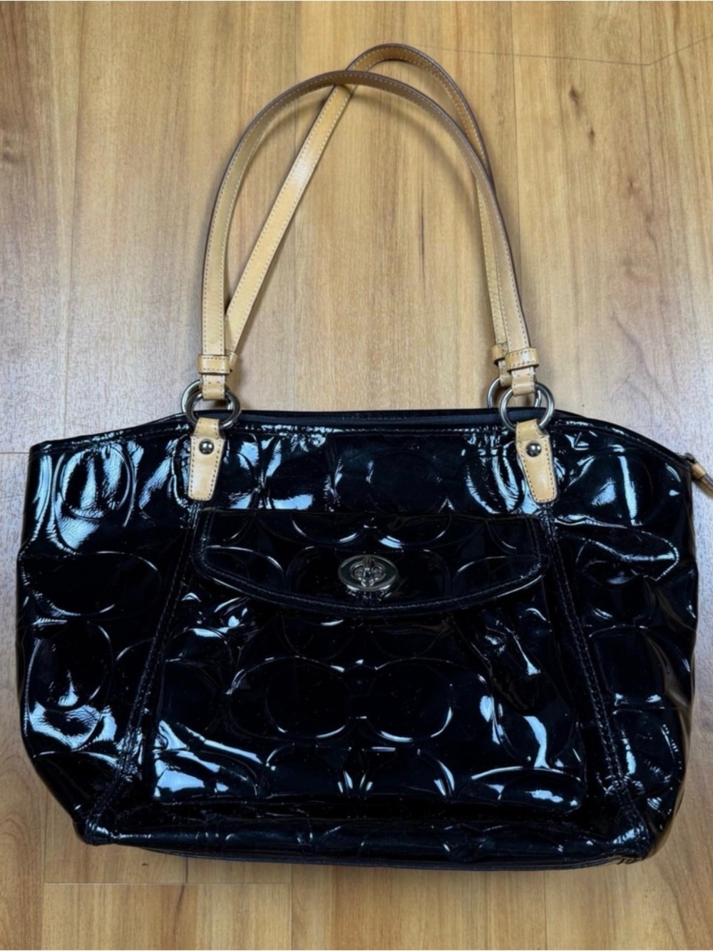 Coach Kristin Op Art Black Patent
Leather Tote Bag Blue Lining
F14663 Mens